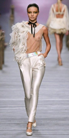 6. Miranda Kerr – catwalk see through