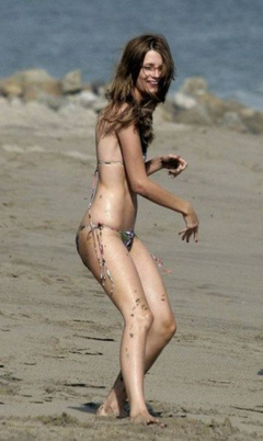 4. Mischa Barton – bikini at the beach, 2006