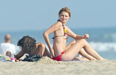 2. Mischa Barton – bikini at the beach, 2008
