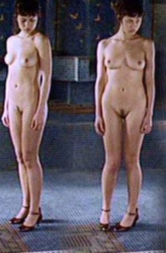 1. Olga Kurylenko Naked – L'annulaire, 2005