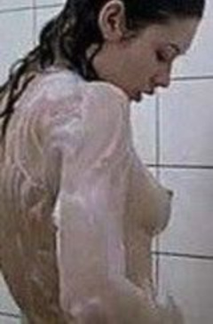 8. Olga Kurylenko Naked – L'annulaire, 2005