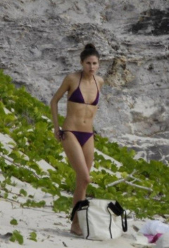 13. Olivia Palermo – bikini, 2011