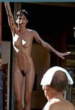 2. Omahyra Naked – Les derniers jours du monde, 2009