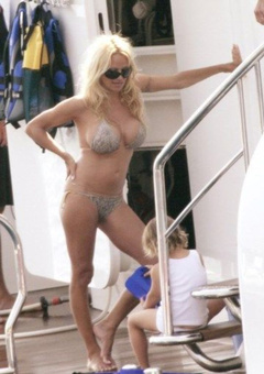 10. Pamela Anderson – Topless sunbathing, 2006