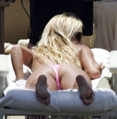 2. Pamela Anderson – pink bikini, 2006