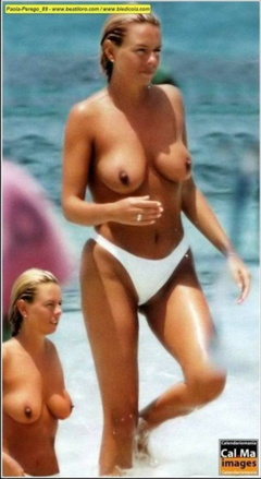4. Paola Perego – Topless swimming, 2000