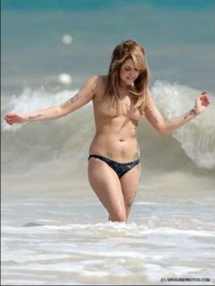 6. Peaches Geldof – topless at the beach, 2009
