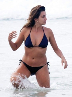 4. Penelope Cruz – bikini, 2010