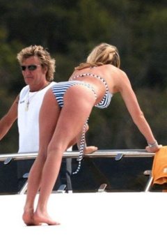 3. Penny Lancaster – bikini, 2009