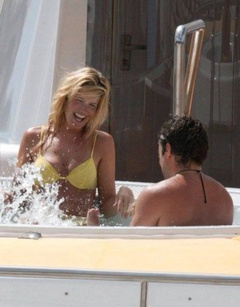 7. Penny Lancaster – bikini, 2009