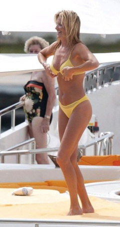 8. Penny Lancaster – bikini, 2009