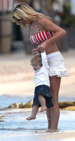 9. Penny Lancaster – bikini, 2009
