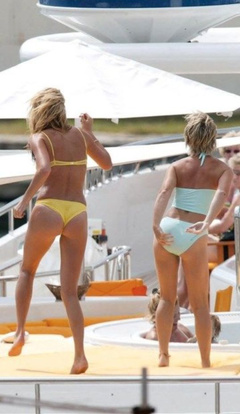 11. Penny Lancaster – bikini, 2009