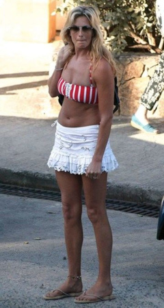 15. Penny Lancaster – bikini, 2009