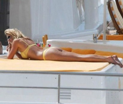 16. Penny Lancaster – bikini, 2009