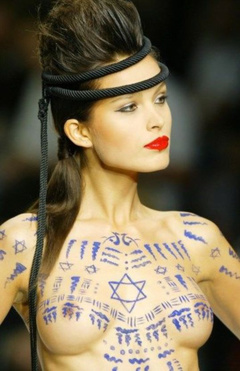 9. Petra Nemcova Topless – London fashion week, 2004