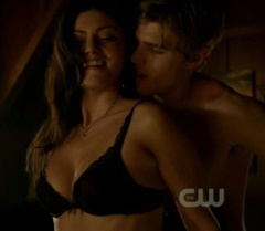 3. Phoebe Tonkin Sexy – The Secret Circle, 2012