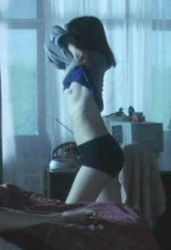 3. Piper Perabo Naked – Lost and Delirious, 2001