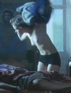 4. Piper Perabo Naked – Lost and Delirious, 2001