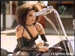 6. Rachael Leigh Cook Sexy – The Naked Man, 1999