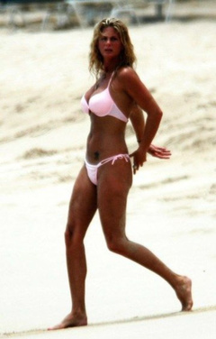 6. Rachel Hunter – pink bikini, 2006