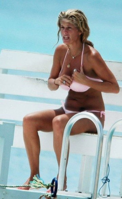 8. Rachel Hunter – pink bikini, 2006