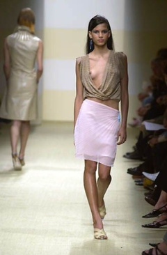 6. Raica Oliveira – catwalk oops, 2001