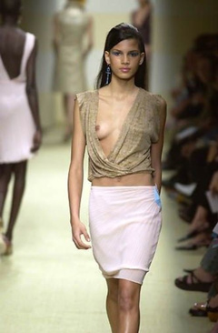 9. Raica Oliveira – catwalk oops, 2001