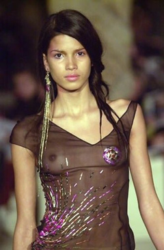 11. Raica Oliveira – catwalk oops, 2001