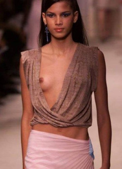 13. Raica Oliveira – catwalk oops, 2001
