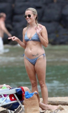 2. Reese Witherspoon – bikini, 2011