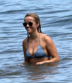 3. Reese Witherspoon – bikini, 2011