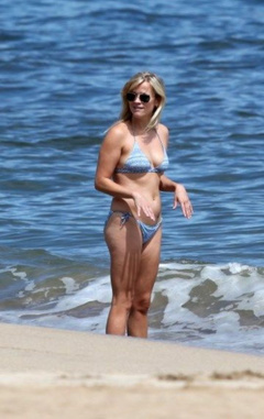 4. Reese Witherspoon – bikini, 2011