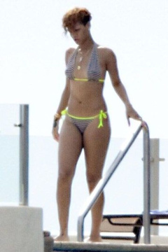 3. Rihanna – bikini, 2010