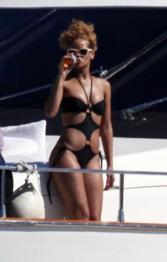 1. Rihanna – black bikini, 2010