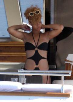 5. Rihanna – black bikini, 2010