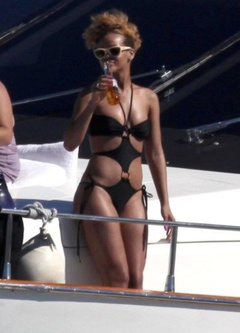 6. Rihanna – black bikini, 2010