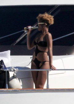 9. Rihanna – black bikini, 2010