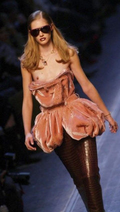 1. Romina Lanaro Topless – Paris Fashion Week, 2005