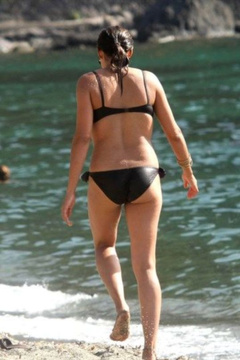 6. Rosario Dawson – bikini, 2009