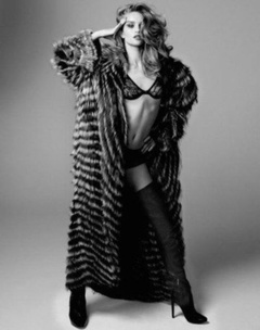 2. Rosie Huntington-Whiteley Topless – DT outtakes, 2010