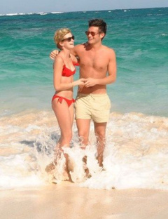 5. Sara Paxton – red bikini, 2009