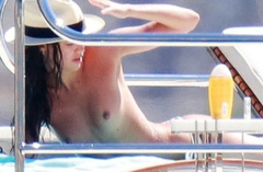 7. Sara Sampaio – topless, 2016