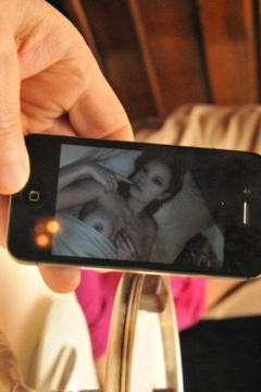 5. Sara Tommasi – flashing pussy, 2012