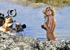 6. Sarah Dunn – topless at the beach, 2006
