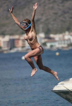 1. Sarah Jane Honeywell – topless, 2013