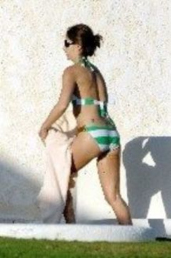 4. Sarah Michelle Gellar – Sunbathing in Cabo, 2007