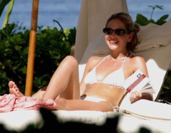 3. Sarah Michelle Gellar – sunbathing, 2005