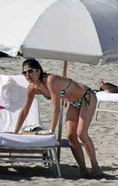 4. Selma Blair – bikini, 2009