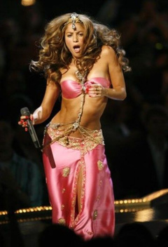 6. Shakira – MTV VMA 2006, 2006